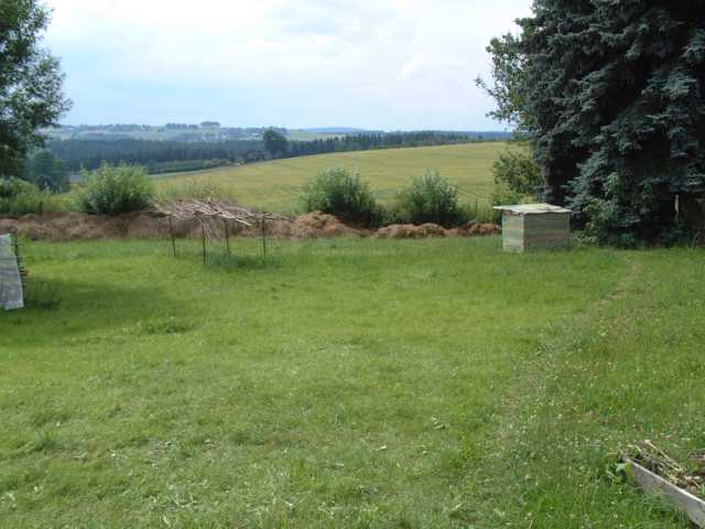2008; der neu gebaute Glucken- und Kükenstall, kann auch für Schlachthähnchen oder als Ausweichquartier genutzt werden