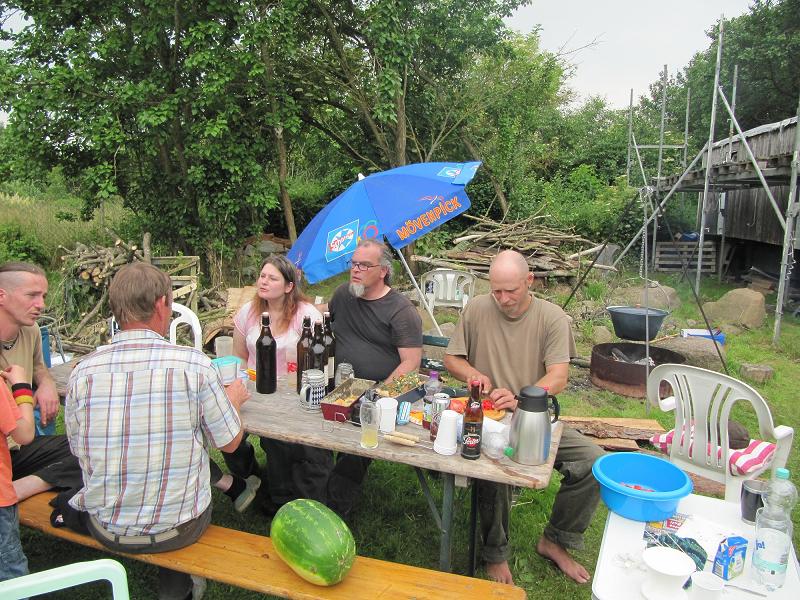 Samstag Mittag, im Kessel kocht der Gulasch
