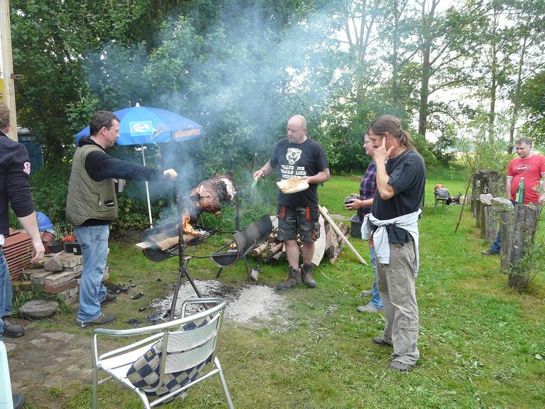 Spani wird angeschnitten das &quot;große Fressen&quot; beginnt