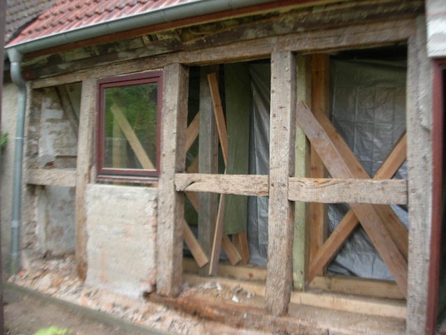 Nur noch das Fachwerk steht