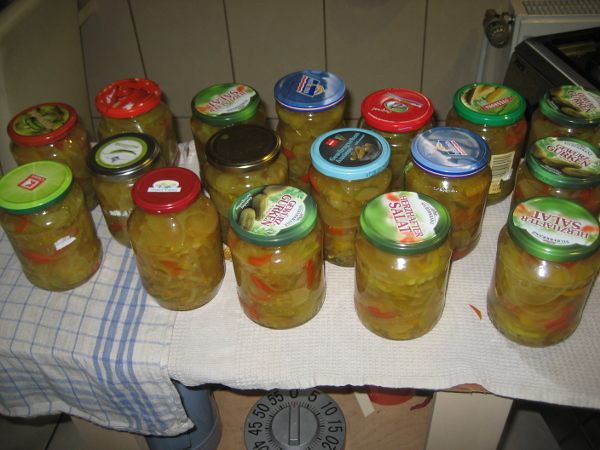 Rum. Gurkensalat.JPG