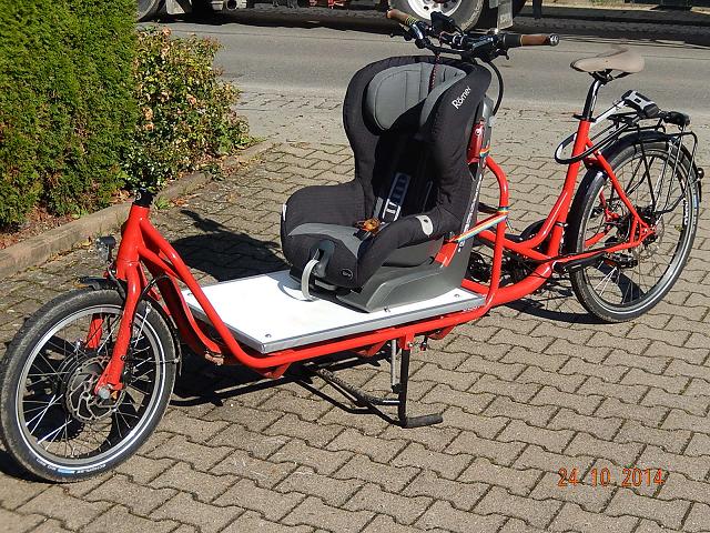 Nun durfte die mittlere mit, da wir noch auf der Suche nach Sitzen waren gings auch so.