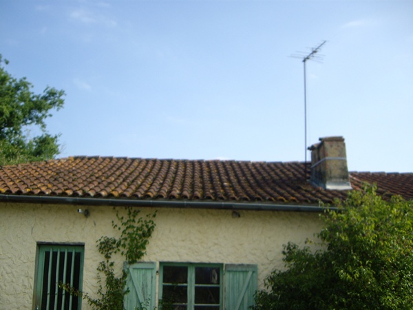 Haus rechte Seite geht bis nach Kamin