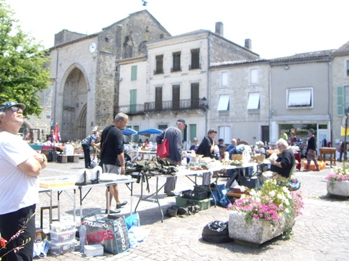 Juni Flohmarkt Montreal.JPG