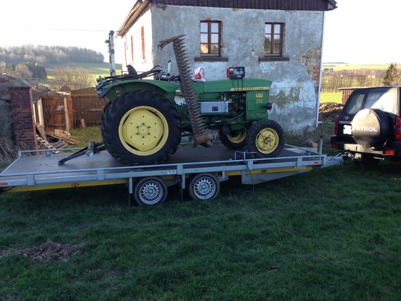 John Deere vor Haus auf Transporter1-klein.jpg