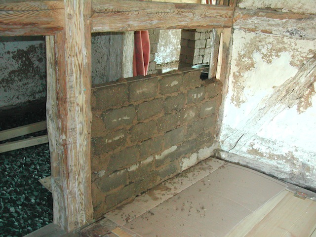 Wand aus Lehm Leichtsteinen