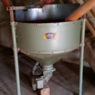 Hammermühle Vorratsbehälter.jpg