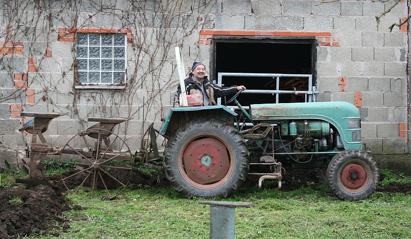2012-04-24_Papa_pfluegt_1.jpg