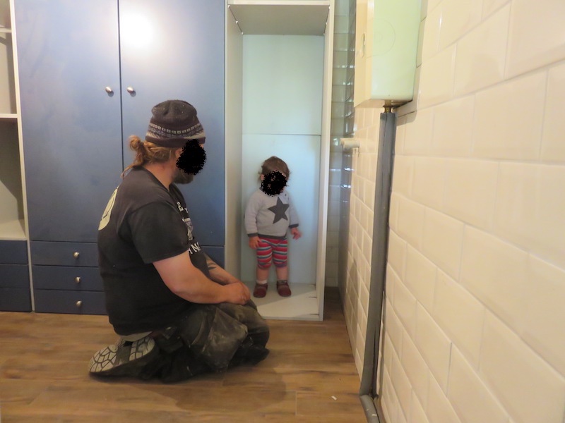 metro-holzoptik-schrank.JPG