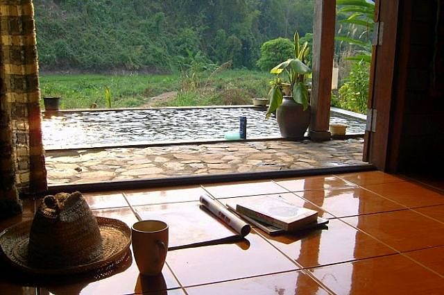 kuehler Steinboden zum ausruhen