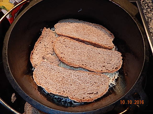 Brot und Käse Schichten:mit Brot beginnen, mit Käse aufhören