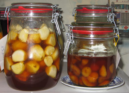 Knoblauch_in_Honig_fermentiert.jpg