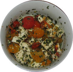 Tomatensalat_aus_gefrorenen_Tomaten_Mozarella_Basilikum.jpg