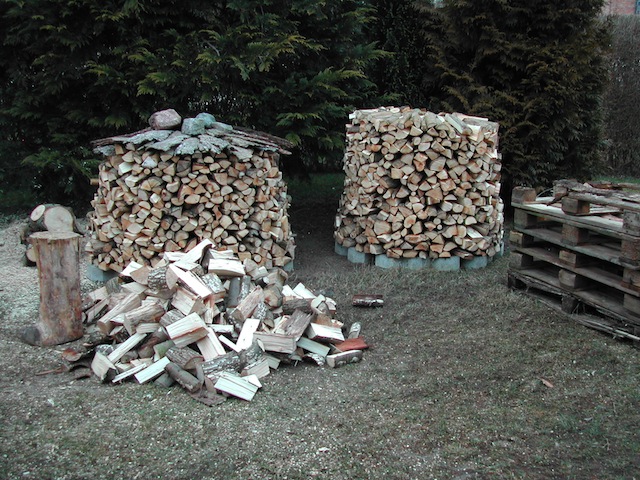 Holzrundstapel