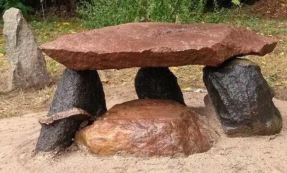 dolmen.jpg