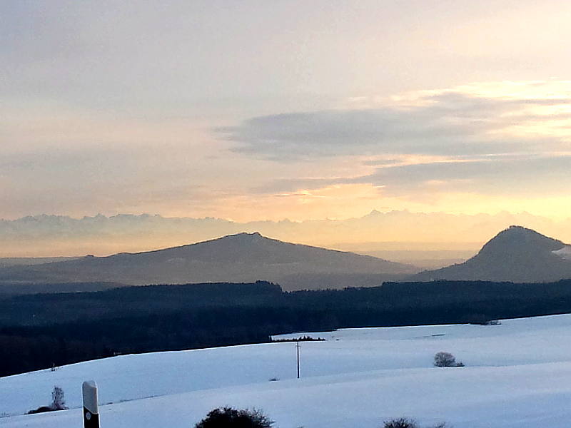 Ganz rechts im Bild Blick auf Eiger, Mönch, Jungfrau